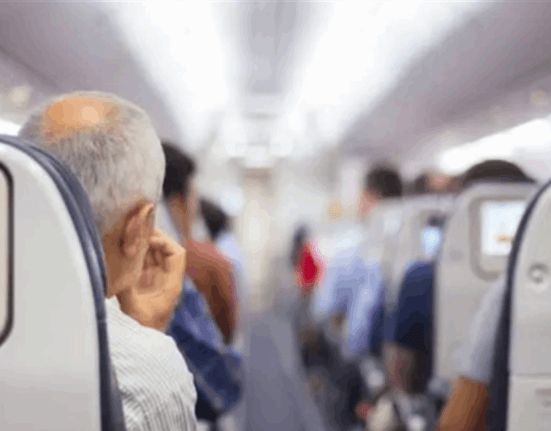 قضمة تسببت بكارثة كلفتها 1.5 مليون دولار.. هذا ما حصل على متن الطائرة