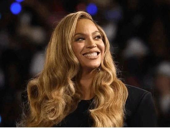 رسالة من نجمة أميركية لوالدتها: لا تفضحي الكثير من حياتنا (صورة)