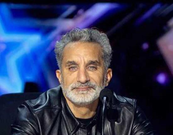 باسم يوسف يُفاجئ الجمهور.. شاهدوا كيف رقص مع إحدى المُتسابقات في Arabs Got Talent (فيديو)