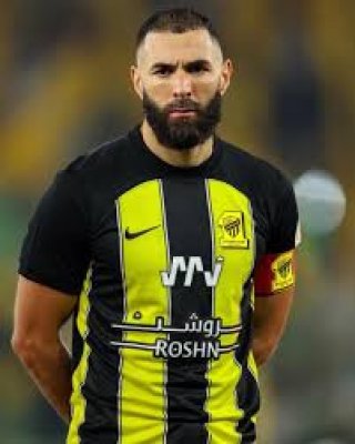 موقف بنزيما مقلق من مواجهة العروبة ونجم الاتحاد جاهز للمواجهة فماذا حدث؟!