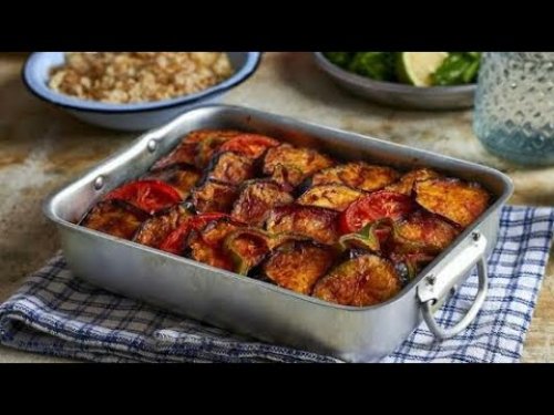 أكلة اقتصادية ولذيذة .. طريقة عمل المسقعة بدون لحوم وتحضيرها بأقل كمية من الزيت