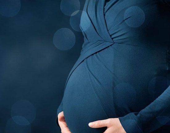 زوجها كان معها… ممثلة لبنانيّة تُعلن عن حملها بطفلها الأوّل (صور)