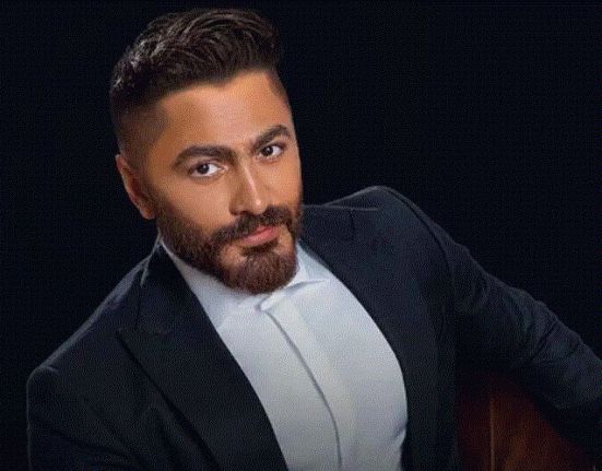 تامر حسني يوجه رسالة لـ”بنات الهاشم” ويهديهن فيديو.. ما القصة؟