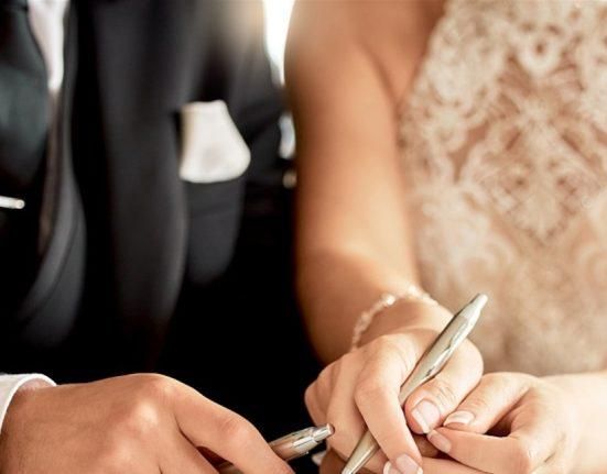 بالصور: فنانة مصرية تعقد قرانها بشكل مفاجئ والجمهور: مبروك يا عسل =