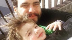 بطل مسلسل “العميل” النجم السوري.. متزوج وأب لولدين تعرفوا إليهما (صور)