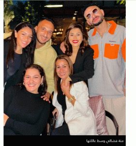 بالصور – منة فضالي توثّق لحظات لقائها بشقيقيها بعد سنوات