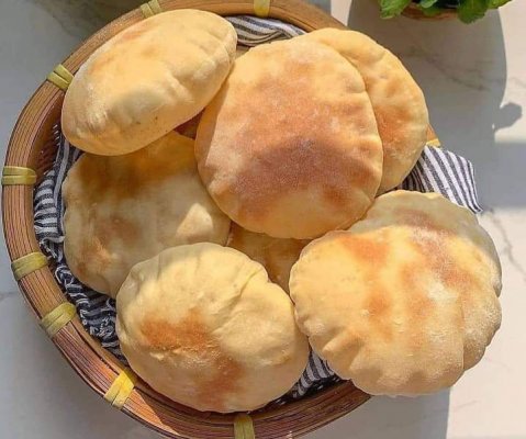 العيش الشامي المنفوخ .. اعملي كمية كبيرة من خبز الطاسة بدون فرن 25 رغيف بنصف كيلو دقيق طري ولذيذ