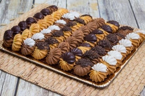 خطوات تحضير البيتي فور الناعم في البيت بكل سهولة