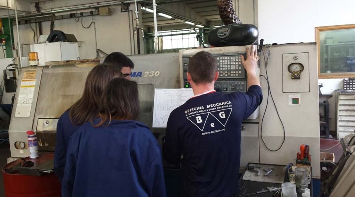 العمل في إيطاليا.. مقاطعة “فينيتو” تبحث عن 500 عامل مغربي متخصص في “الميكاترونيك”