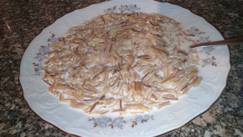 اتحداكى تقومي تعمليها.. تحلية شتوية سريعة” الشعرية باللبن” بمقادير اقتصادية وطعم خطير لا يقاوم