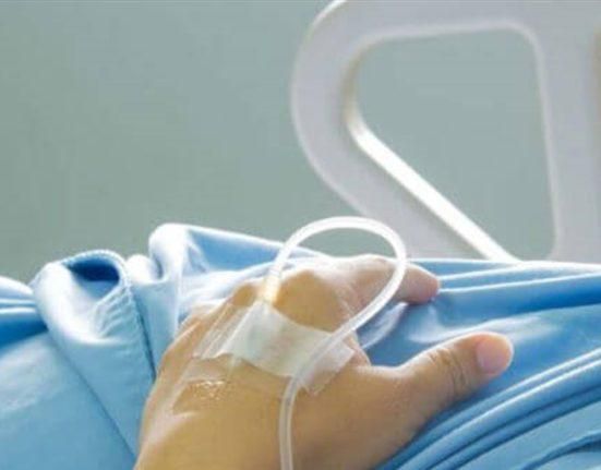 بعد تعرّضها لوعكة صحيّة.. فنانة شهيرة تطلب الدعاء لوالدتها