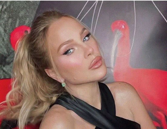 شيرين رضا تعلّق بجرأة على إطلالتها النارية