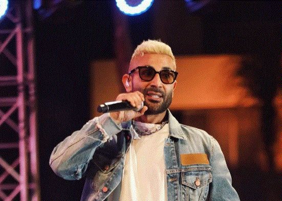 بالصور – أحمد سعد يتألق في حفله الثاني بعد جراحة في الفك