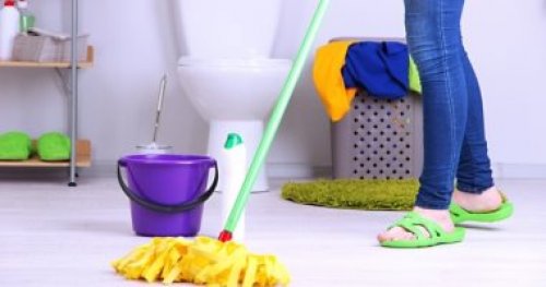 خلي حمامك منور من النضافة.. خلطة تنظيف فواصل السيراميك من الاصفرار والترسبات بمكون ميخطرش على بالك