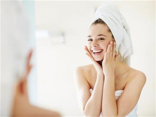 هتسحريهم بجمالك.. جربي أقوى ماسك النشا والزبادي لتفتيح بشرتك 7 درجات وتبييض الوجه بدون تجاعيد