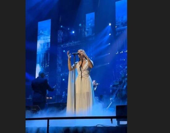 بعبارات مليئة بالأمل والمثابرة… تحية وطنية من كارلا شمعون على طريقتها