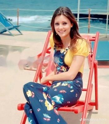 بالصور: خمنوا هوية هذه الشابة.. تعد أجمل مشهورة في تاريخ لبنان!