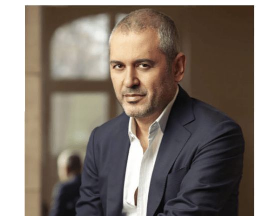 بالفيديو – إيلي صعب يجمع المشاهير في حفل عشاء خاص