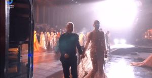 سيلين ديون تغني في السعودية خلال عرض إيلي صعب في موسم الرياض