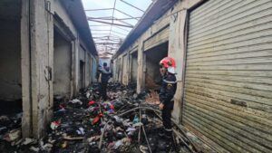 حريق مهول يلتهم 25محل تجاري في سوق”الجوطية” بالناظور ويسجل خسائر مادية كبيرة