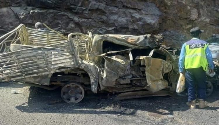 حادث مروّع يودي بحاية 10 بينهم 6 من أسرة واحدة بذمار