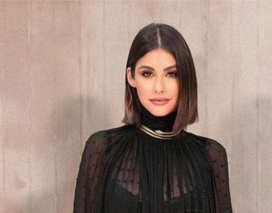 “ناسية البنطلون”.. عارضة أزياء لبنانية شهيرة بإطلالات جريئة جدا في باريس شاهدوا ماذا ارتدت (صور)