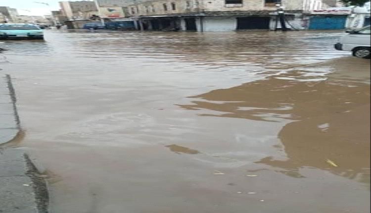 بالصور.. كيف بدت شوارع عدن بعد أمطار فجر اليوم؟