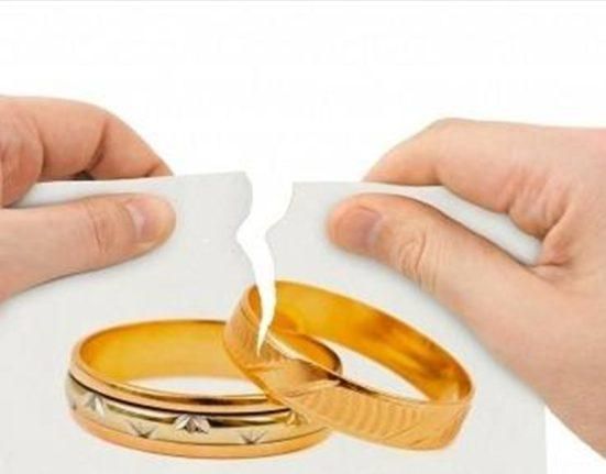 فنانة شهيرة تثير الجدل بإعلان طلاقها (صورة)