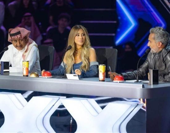 باسم يوسف يغازل ريا أبي راشد ونجوى كرم تتدخل