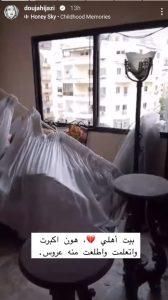 “هون كبرت وطلعت منو عروس”.. ممثلة لبنانية توثق الأضرار التي لحقت بمنزل والديها جراء الحرب (صور)