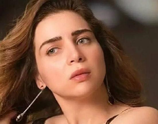 بسبب حالتها الصحية… أسرة مي عز الدين تقرر إلغاء عزاء والدتها