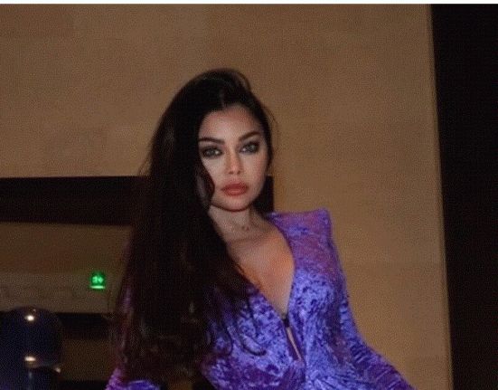 بـ”جمبسوت” ضيق أظهر رشاقتها.. هيفا وهبي تُفاجئ الجمهور بآخر إطلالة لها: “اشتقتلكم” (صور)