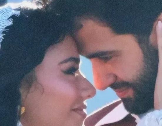 بعد مرور عام كامل على ارتباطها.. فنانة شهيرة تحتفل بزفافها للمرة الثانية! (فيديو)