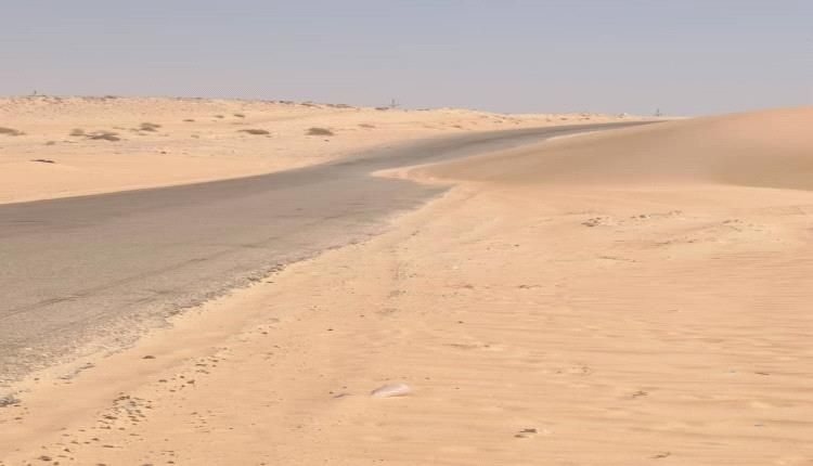 الرمال المتحركة تعيق الحركة في الخط الدولي شبوة حضرموت