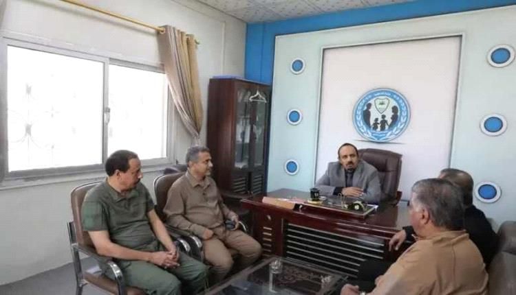 لقاء يناقش خطط تطوير وتوسيع العمل بفرع مصلحة الأحوال المدنية بحضرموت