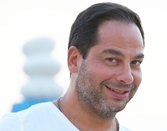 بالفيديو: “بدي منك مصاري”.. إعلامي شهير يتفاجأ على الهواء: من اتصل به؟