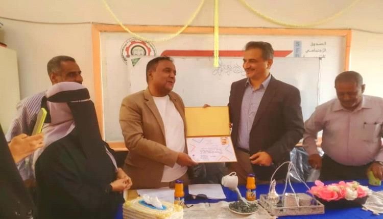 وزير الدولة محافظ عدن يشيد بالنشاط المكثف لإدارة محو الأمية