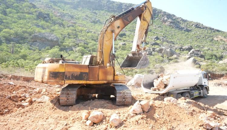 الإمارات تعيد رسم خارطة الطرق في سقطرى بمشاريع تنموية كبرى