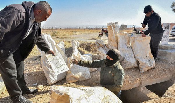 سوريا: العثور على ثلاث مقابر جماعية جديدة في حمص - موقع الخليج الان