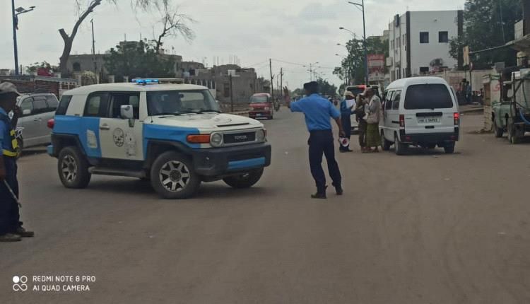 حملة مرورية لتنظيم حركة المرور ومنع الازدحام في مدينة الحوطة بلحج