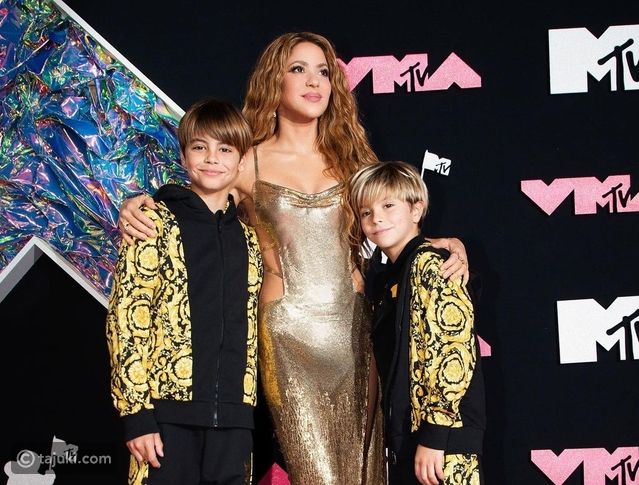 شاكيرا برفقة أولادها في حفل MTV