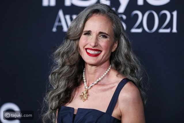 حيل تعتمدها النجمات العالميات للحفاظ على شباب بشرتهن