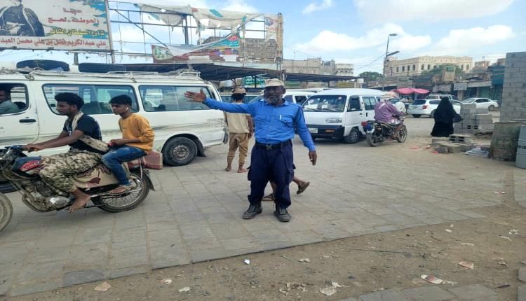 38 عامًا من العمل بلا ترقية.. فكري ناصر اتفرج على معاناة رجال المرور