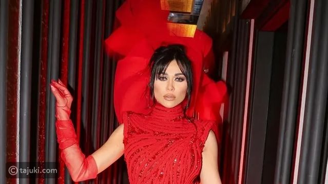 4 إطلالات مميزة بالأحمر للنجمات في نهاية 2024