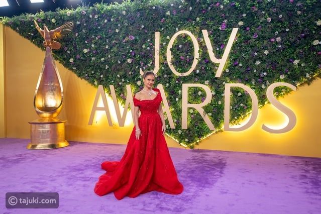إطلالات مميزة باللون الأحمر في حفل Joy Awards 2025