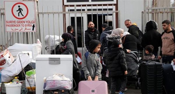 عودة أكثر من 425 ألف سوري إلى بلادهم منذ سقوط نظام الأسد - موقع الخليج الان