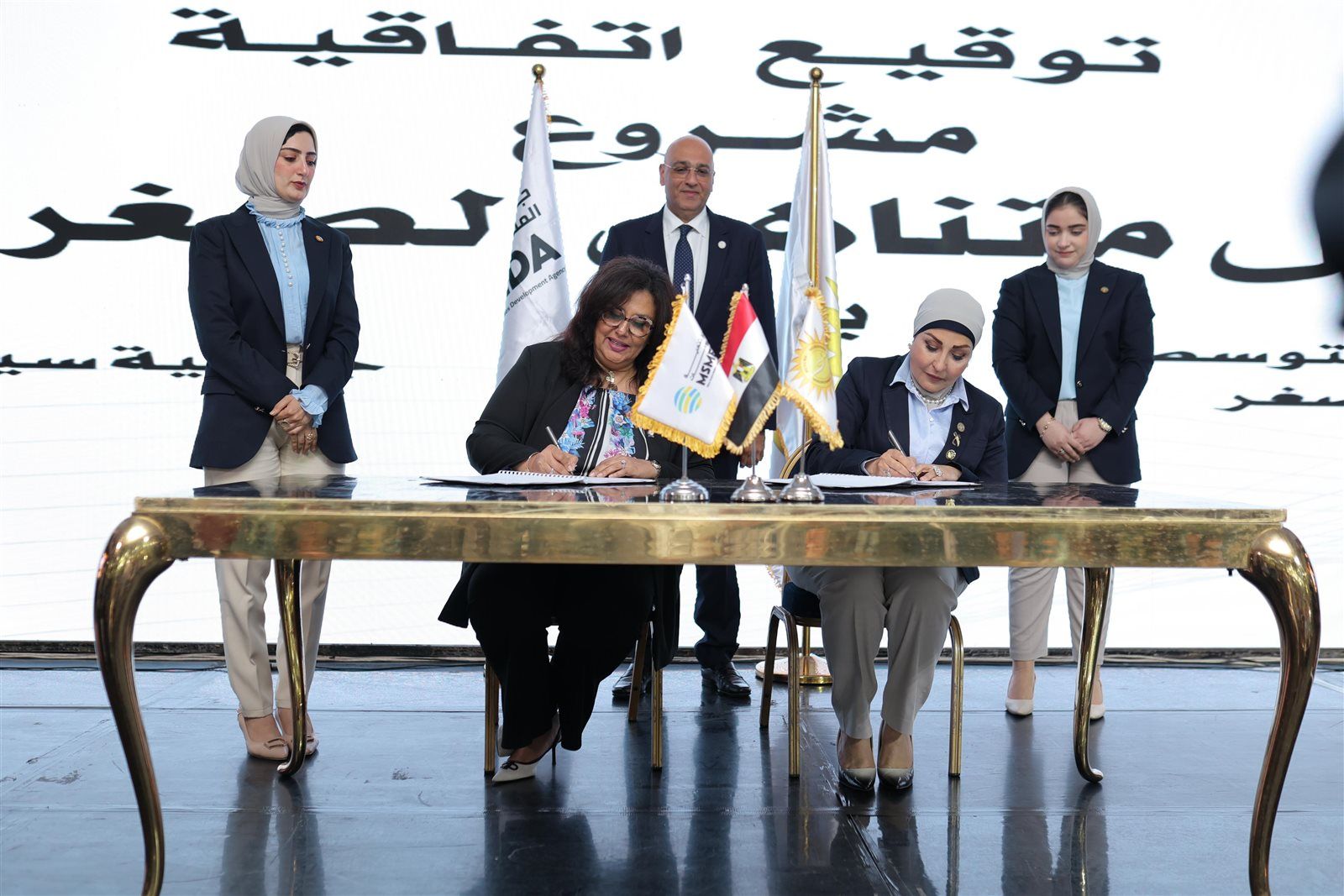 «خدمة الناس أقصى الأمنيات».. رحلة 25سنة لجمعية سيدات أعمال المستقبل بقيادة الدكتورة هالة أبو السعد.. حوار شامل لموقع تليجراف الخليج... فيديو وصور - الخليج الان