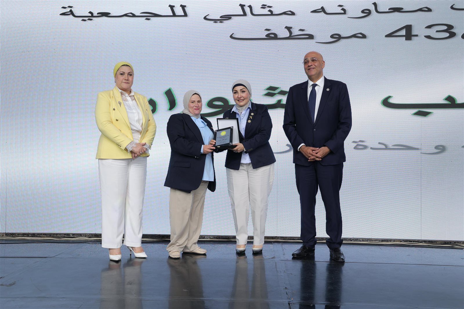 «خدمة الناس أقصى الأمنيات».. رحلة 25سنة لجمعية سيدات أعمال المستقبل بقيادة الدكتورة هالة أبو السعد.. حوار شامل لموقع تليجراف الخليج... فيديو وصور - الخليج الان