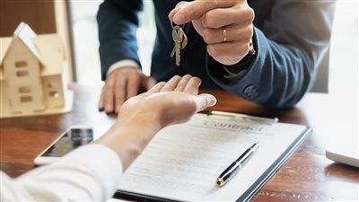 خطوات تسجيل شقتك في الشهر العقاري ورقيًَا وإلكترونيًا والمستندات المطلوبة - الخليج الان