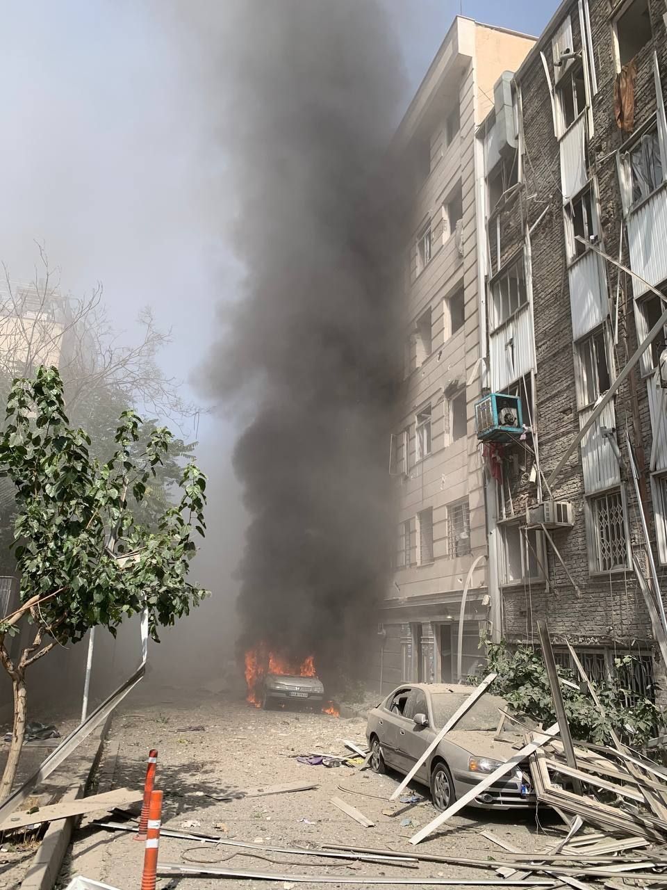 «تصعيد عسكري متبادل».. غارات إسرائيلية عنيفة وسط طهران وقرب البرلمان - الخليج الان